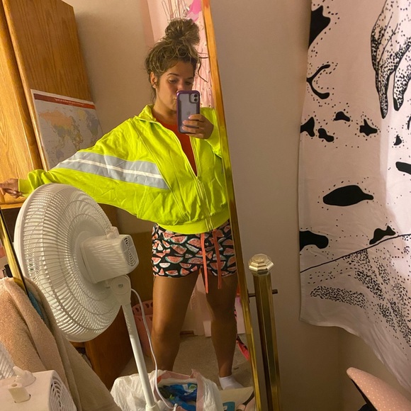 NWT Fashion Nova zip up jacket with pockets! LIME - Picture 5 of 8